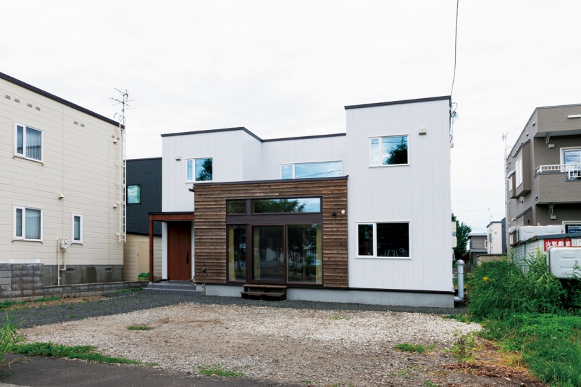 自然素材にこだわった　見晴らしの良い北欧風住宅